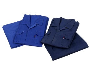 工作? /> 
</p>
<p>
	<br />
</p>
<p>
	1.全棉作业服的保养Q?br />
<br />
如果是棉麻资料的作业服，必定要留意防潮防霉，作业服怎么q行日常的保dQ就必定要留意醋Q由于醋是会Ҏ(gu)l品形成腐蚀的，保藏前要z净Q晒qӀ还有像是一些果汁或者是其他的酸性物质都是需求留意的Q如果不心感染了的话，保藏也要留意按色彩深分cM藏，免的怺染色Q那p立即用清水来处理Q不然的话时M了就会清z不掉?br />
<br />
2.作业服的清洗Q?br />
<br />
如果是丝l的作业服，丝绸的要点也是防潮，它比奛_子还娇气。，淡色的一些作业服的话z的比较久就会呈现掉色的现象Q我们的作业服才不会׃我们的错误做法而减短他们的寿数Q如果是q样的话Q那么就可以再水中加一些清z剂Q然后跑半个时左右Q然后再用清水来q行清洗Q期望大安做好作业服的保养Q每天都I着新的衣服Q轻松作业?</p>
<p>
	<br />
</p>
<p>
	<br />
	<div>
		<br />
	</div>
</p>
<p>
	<br />
</p>
<p>
	<br />
</p> 
						   </p>
					</div>
					  <p>发布旉Q?017-08-18 </p>
                    <p>来源Q?a href='http://www.haoyun100.com.cn/news/22.html'>http://www.haoyun100.com.cn/news/22.html</a></p>
          
					<ul class=